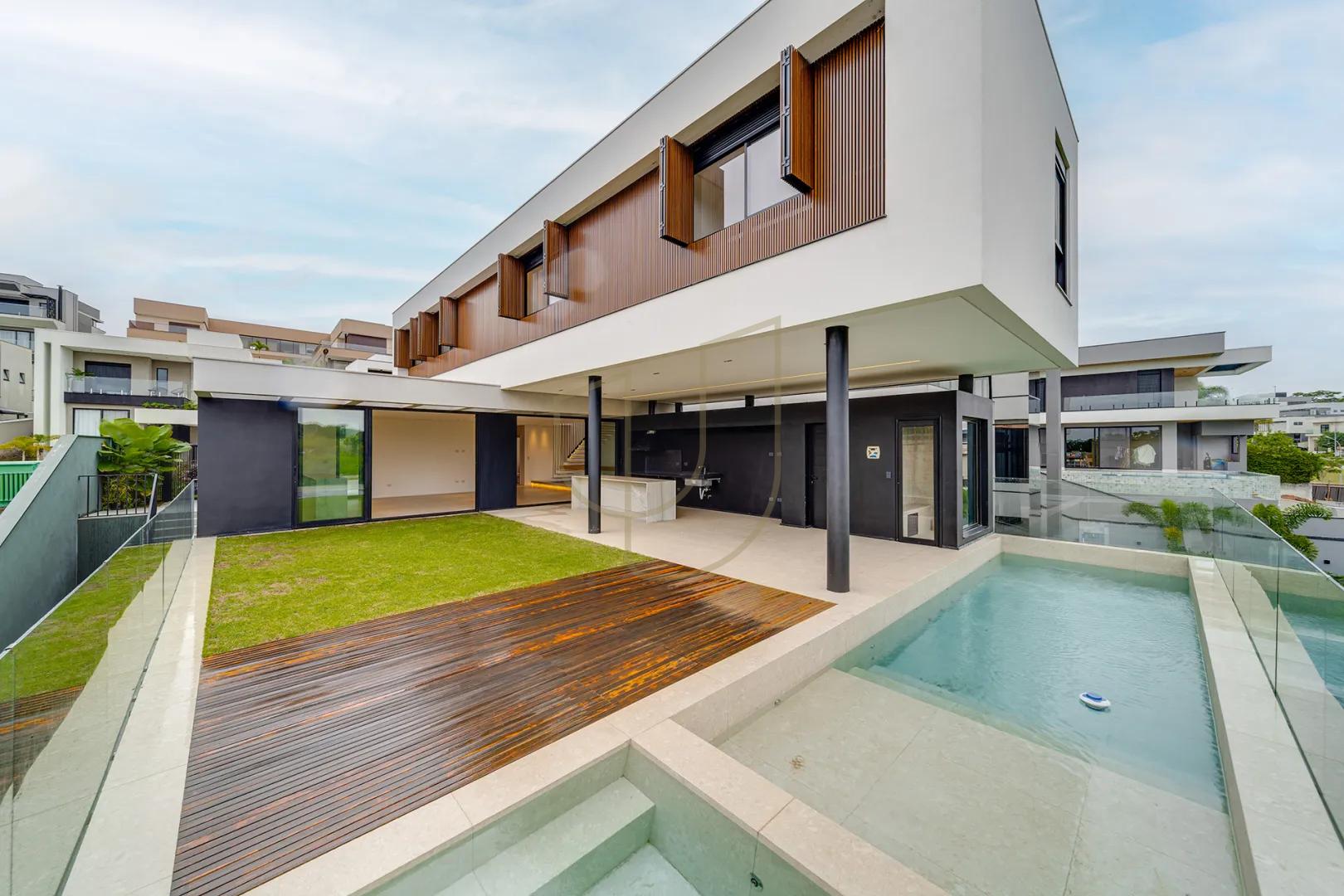 Casa com 4 Su&iacute;tes no Alphaville II  São José dos Campos - 