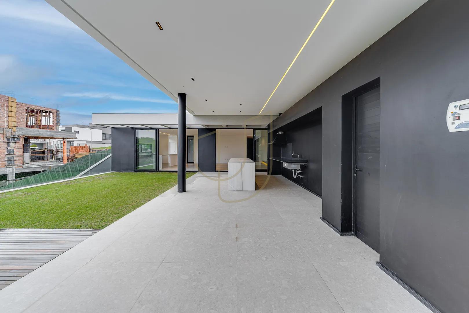 Casa com 4 Su&iacute;tes no Alphaville II  São José dos Campos - 
