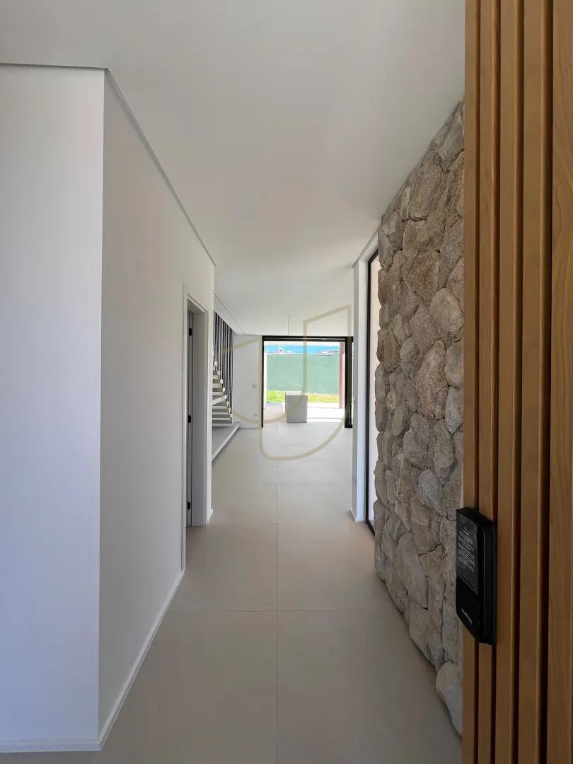 Casa com 4 Su&iacute;tes no Condom&iacute;nio Residencial M&ocirc;naco Avenida Aquarela do Brasil São José dos Campos - 