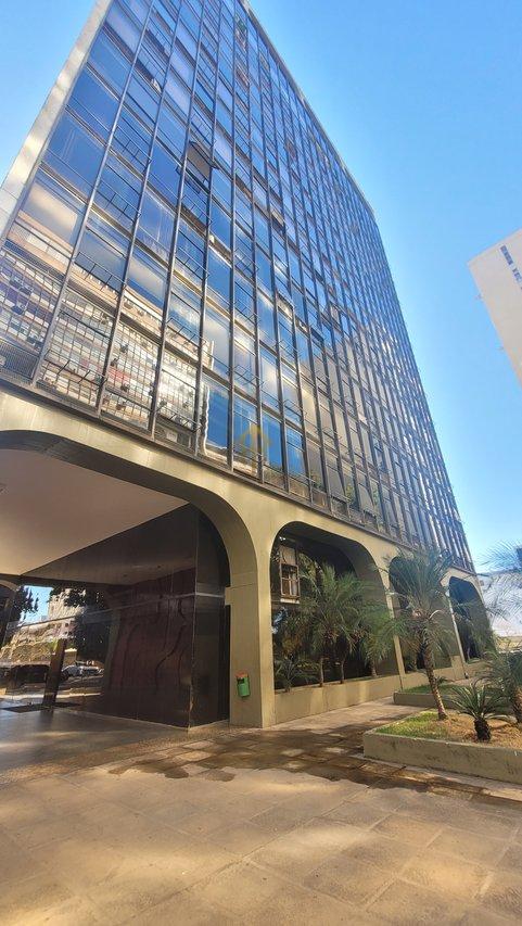 Sala Comercial Excepcional no Icônico Edifício Denasa: 110m² com 2 vagas de garagem Quadra SCS Quadra 1 Brasília - 