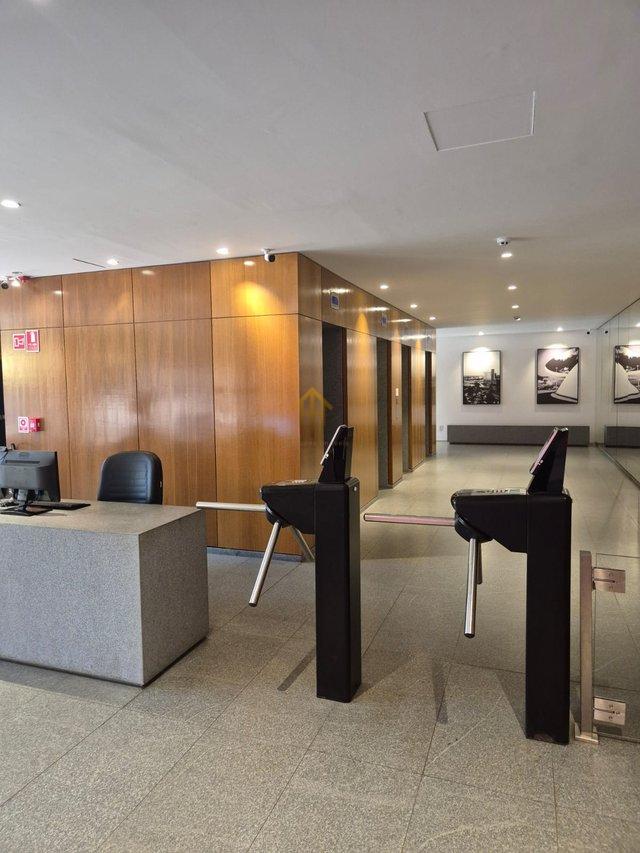 Sala Comercial Excepcional no Icônico Edifício Denasa: 110m² com 2 vagas de garagem Quadra SCS Quadra 1 Brasília - 