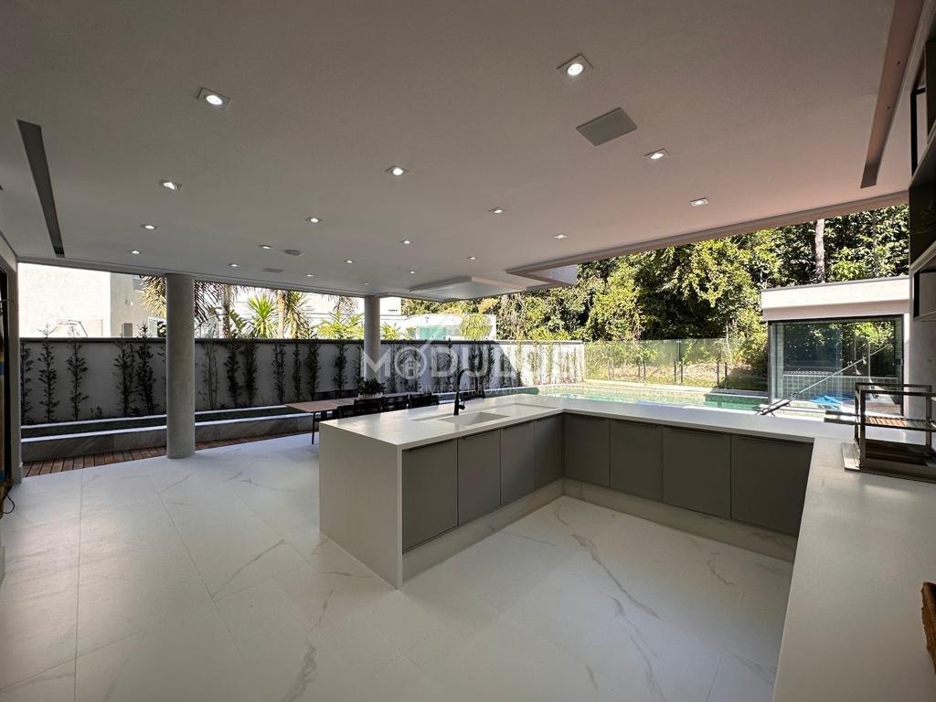 Propriedade minimalista de alto padrão com 6 suítes disponível para venda - Bertioga - 