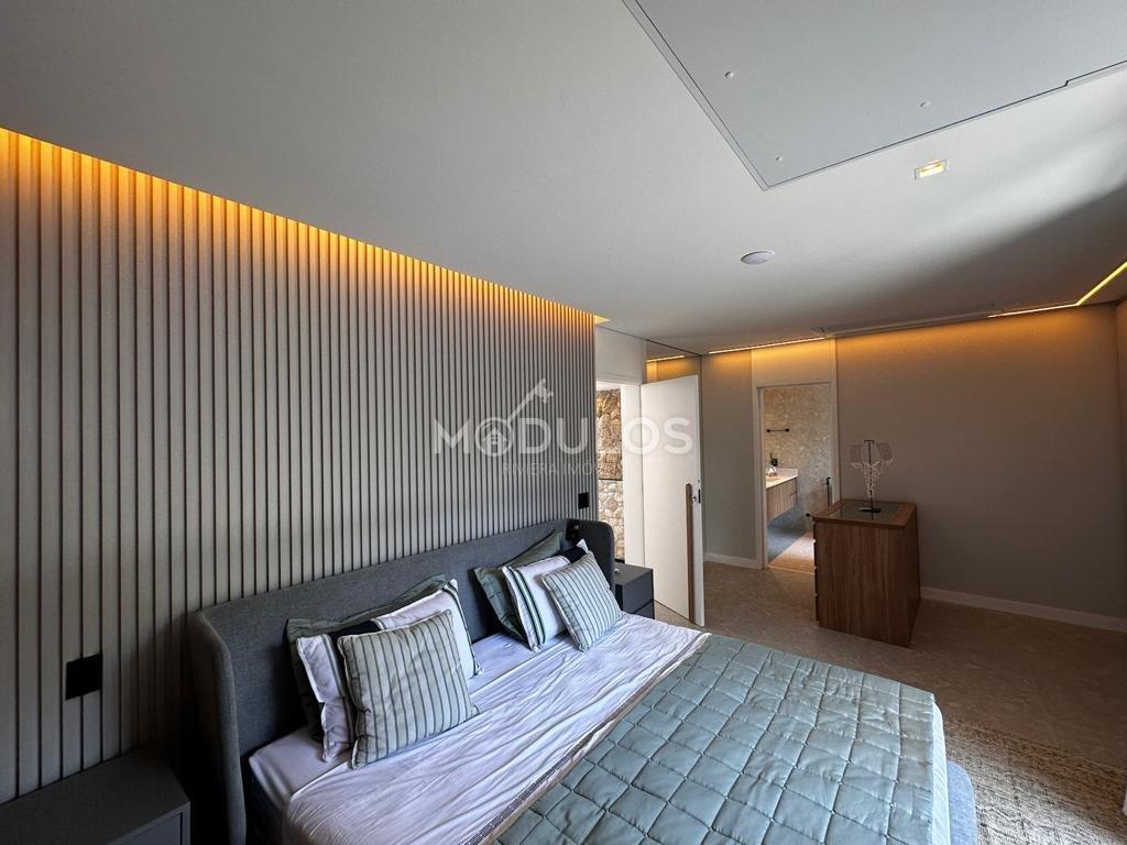 Propriedade  de alto padrão com 04 Suítes,  395 m² disponível pra venda por R$ 14.900.000 Alameda Santa Cruz Bertioga - 