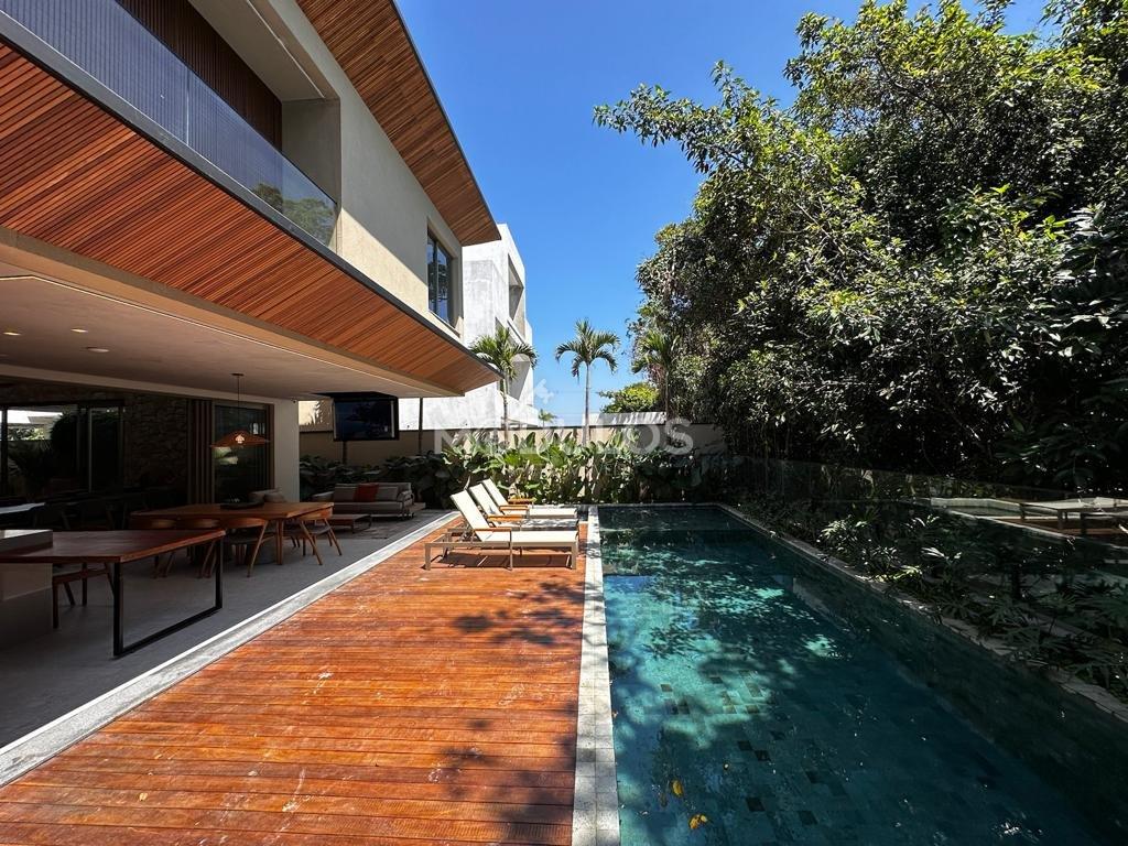 Propriedade  de alto padrão com 04 Suítes,  395 m² disponível pra venda por R$ 14.900.000 Alameda Santa Cruz Bertioga - 