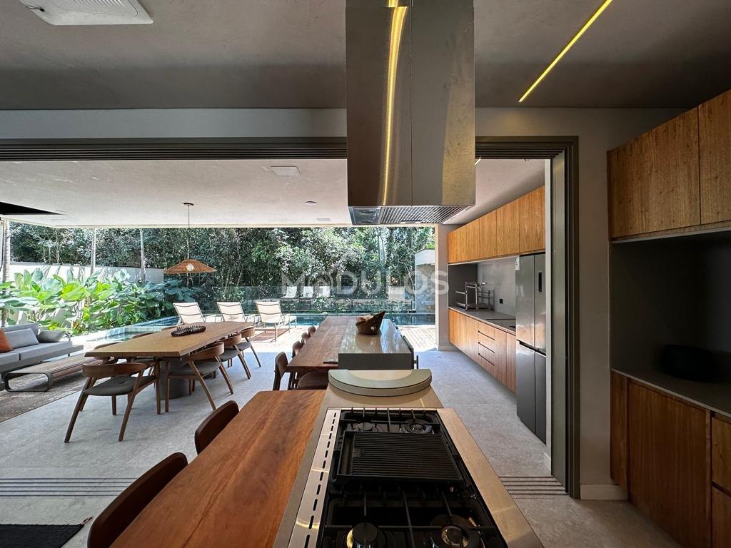 Propriedade  de alto padrão com 04 Suítes,  395 m² disponível pra venda por R$ 14.900.000 Alameda Santa Cruz Bertioga - 