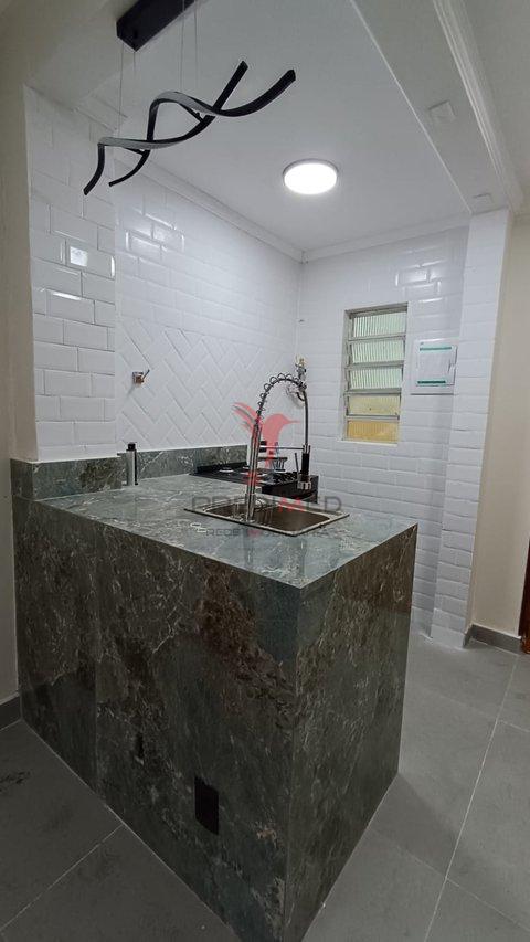 Apartamento todo reformado com  1 Dormitório com suite a 100 m da Praia Avenida Senador Pinheiro Machado Santos - 