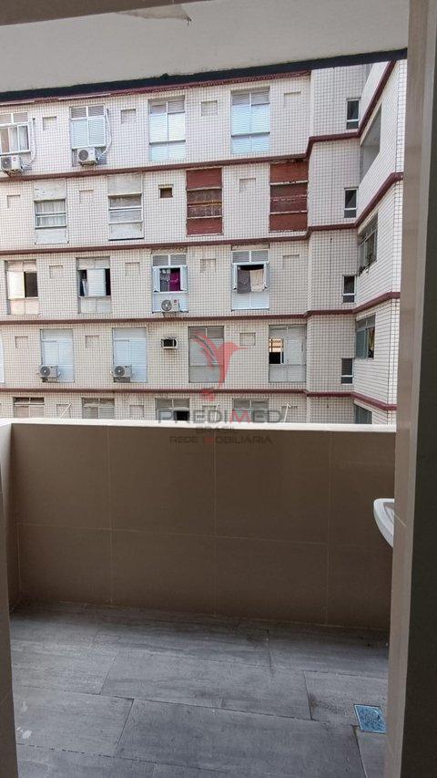 Apartamento todo reformado com  1 Dormitório com suite a 100 m da Praia Avenida Senador Pinheiro Machado Santos - 