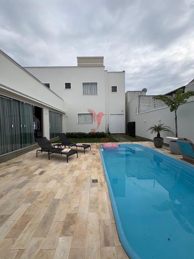 Luxuosa Casa em Tijucas,  aceita financiamento bancário e imoveis! Pronta para Morar Rua Alamir Boaventura Cabral Faria Tijucas - 