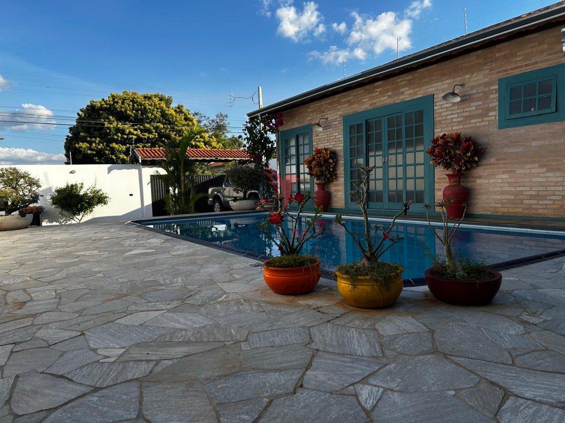 Linda e Diferenciada Casa no Jardim Botânico em São Pedro - SP - São Pedro - 