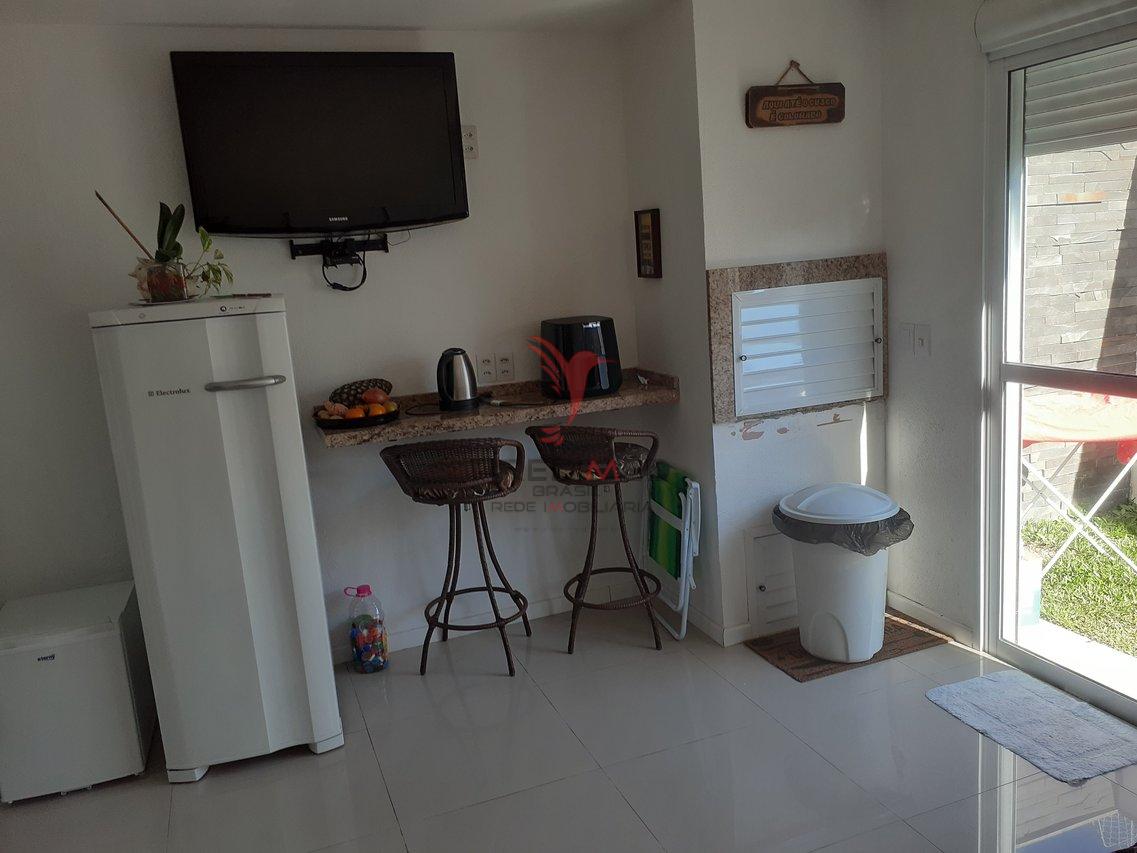 CASA NO MORADAS CLUB, IMPECÁVEL, ACABAMENTO EM ALTO PADRÃO, VALE A PENA CONHECER - Pelotas - 