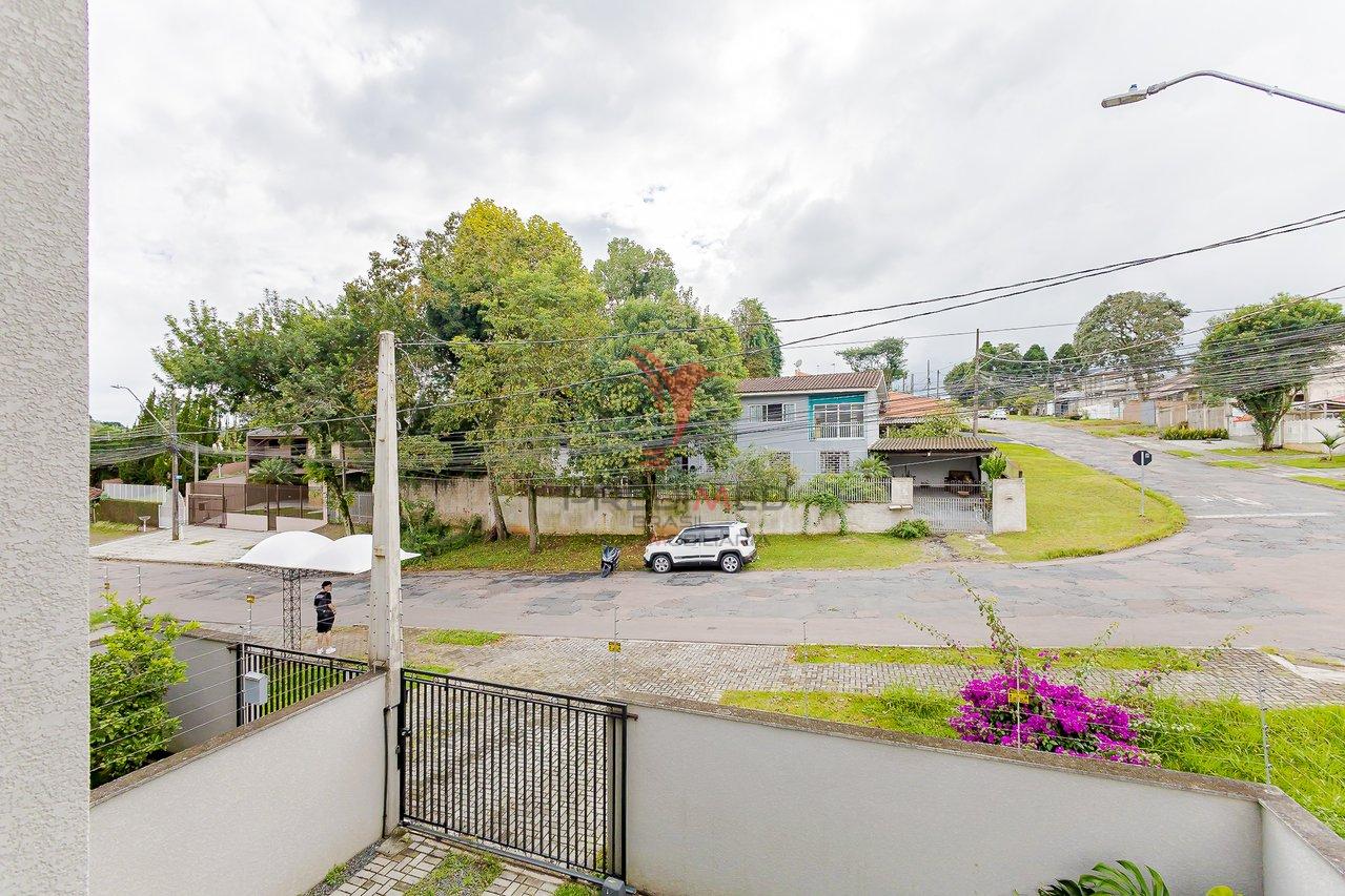 Sobrado Semi Novo Triplex na Barreirinha Rua Manoel Aristides de Farias Curitiba - 