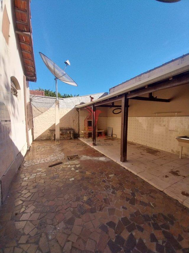 Casa de 3 Quartos, 2 Suites, churrasqueira, no Bairro Jardim Rony, Guaratinguetá - Guaratinguetá - 