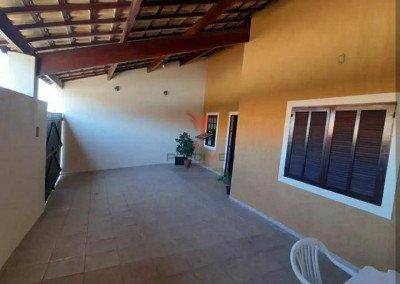 Casa com 3 Quartos, área de serviço, quintal,, 3 vagas de garagem. Vila dos Comerciários - Guaratinguetá - 