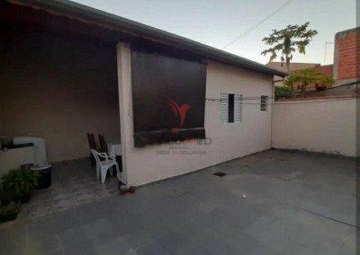 Casa com 3 Quartos, área de serviço, quintal,, 3 vagas de garagem. Vila dos Comerciários - Guaratinguetá - 