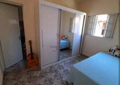 Casa com 3 Quartos, área de serviço, quintal,, 3 vagas de garagem. Vila dos Comerciários - Guaratinguetá - 