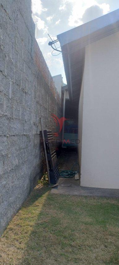 Casa com espaço externo com cobertura , garagem, em Guaratinguetá - Guaratinguetá - 