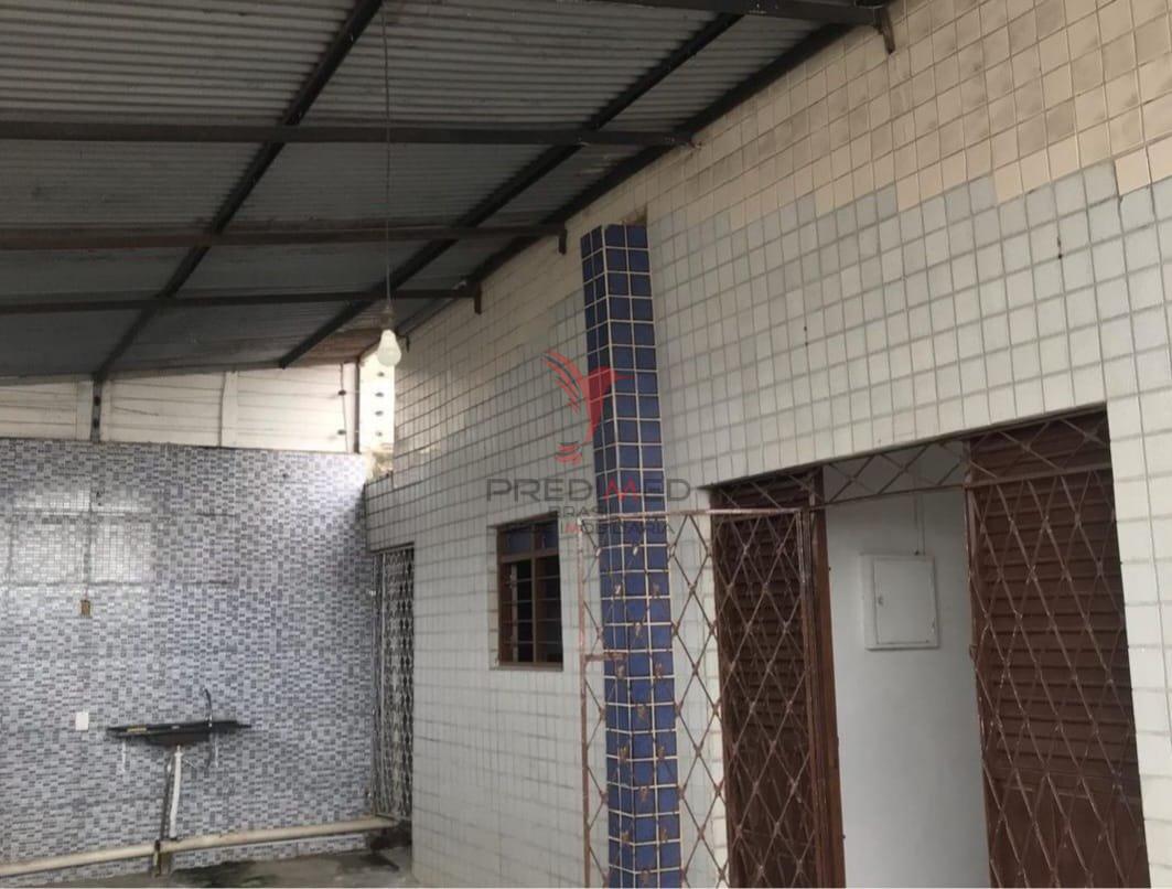 Casa solta com 3 Quartos, terraço , garagem para 3 Carros , no Bairro do Cristo Redentor Rua dos milagre  João Pessoa - 