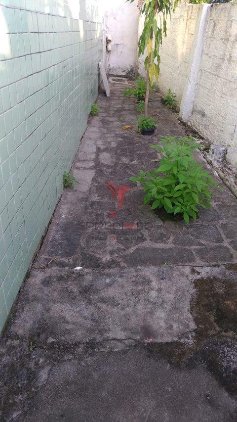 Casa solta com 3 Quartos, terraço , garagem para 3 Carros , no Bairro do Cristo Redentor Rua dos milagre  João Pessoa - 
