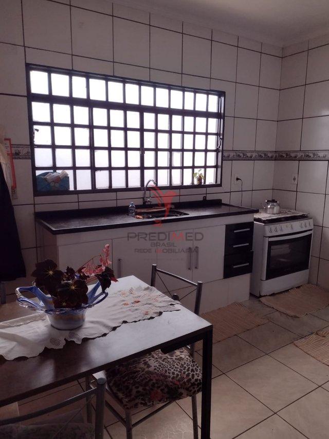 Casa com 05 dormitórios, 4 banheiros no Bom Jesus III, na Cidade de Rio das Pedras - Rio das Pedras - 