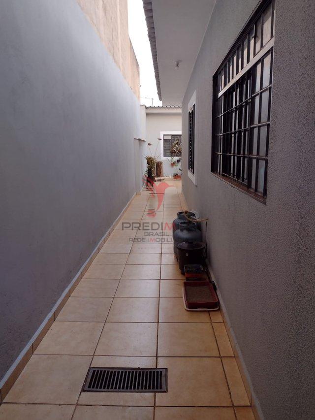 Casa com 05 dormitórios, 4 banheiros no Bom Jesus III, na Cidade de Rio das Pedras - Rio das Pedras - 