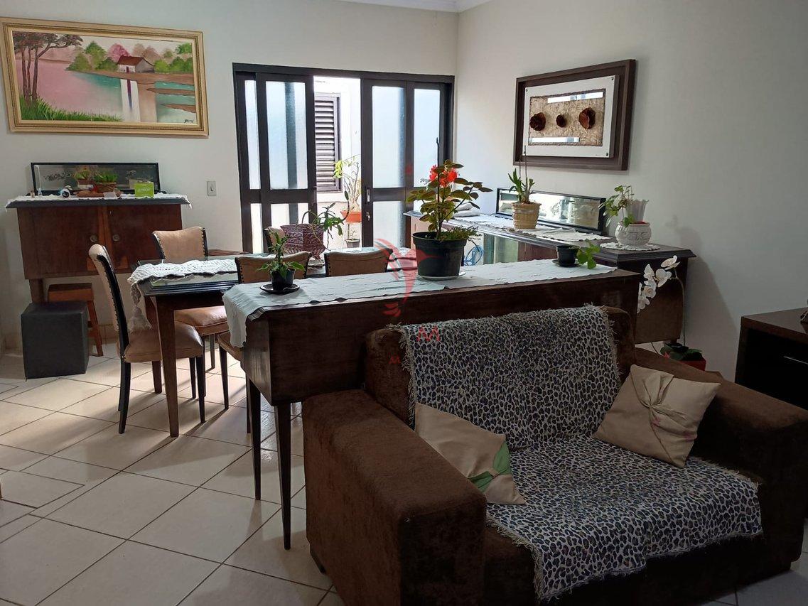 Casa com 05 dormitórios, 4 banheiros no Bom Jesus III, na Cidade de Rio das Pedras - Rio das Pedras - 