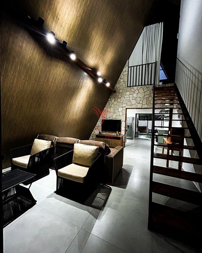 Casa na Serra em Condomínio Fechado com 3 suítes todos Mobiliado e Equipado  BANANEIRAS - 