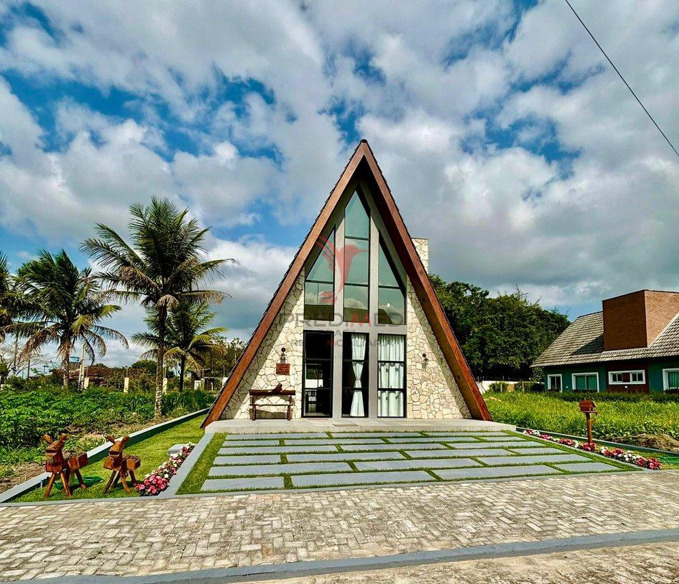 Casa na Serra em Condomínio Fechado com 3 suítes todos Mobiliado e Equipado  BANANEIRAS - 