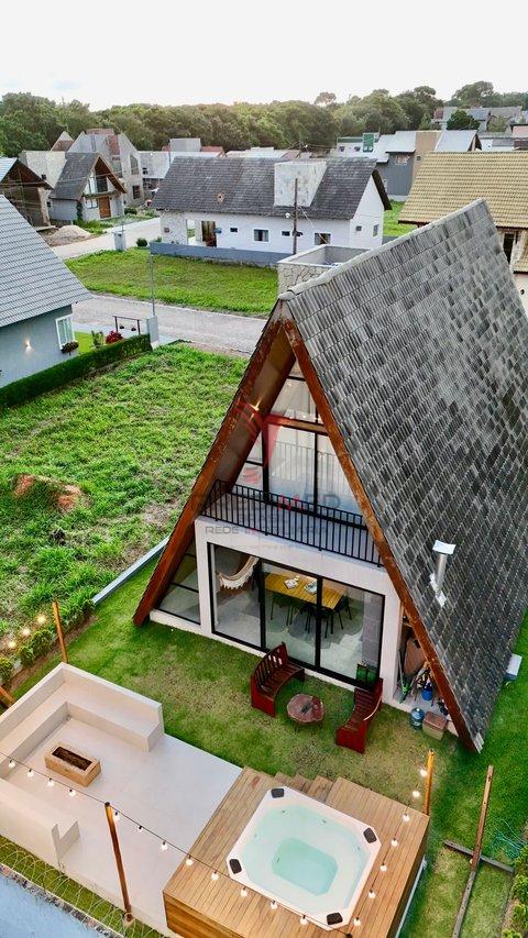 Casa na Serra em Condomínio Fechado com 3 suítes todos Mobiliado e Equipado  BANANEIRAS - 