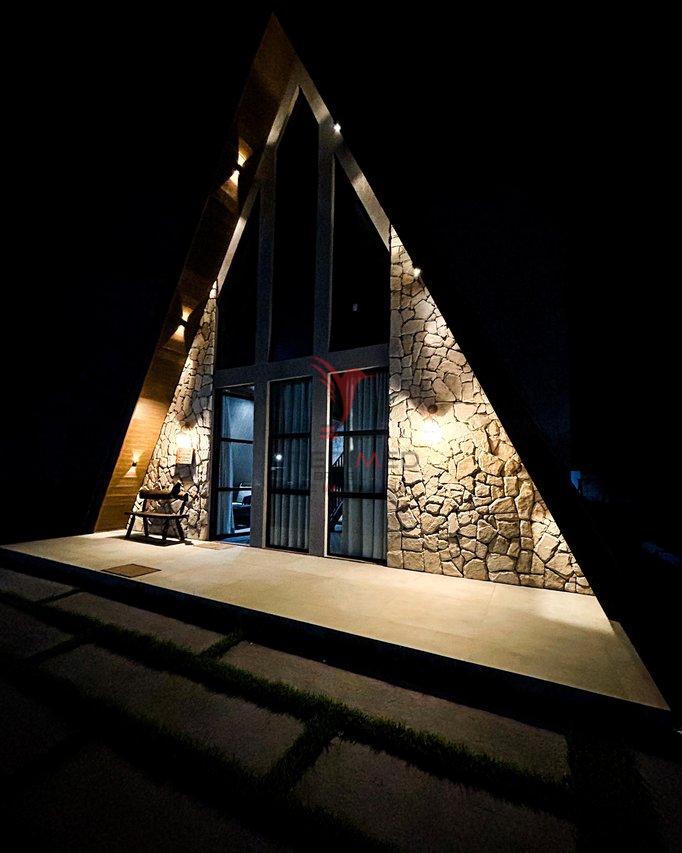 Casa na Serra em Condomínio Fechado com 3 suítes todos Mobiliado e Equipado  BANANEIRAS - 