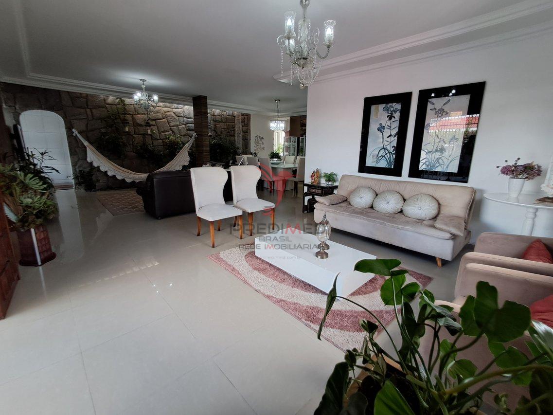 Casa Maravilhosa com 800m² com 5 suítes + DCE, Piscina, Espaço goumet + Churrasqueira  João Pessoa - 
