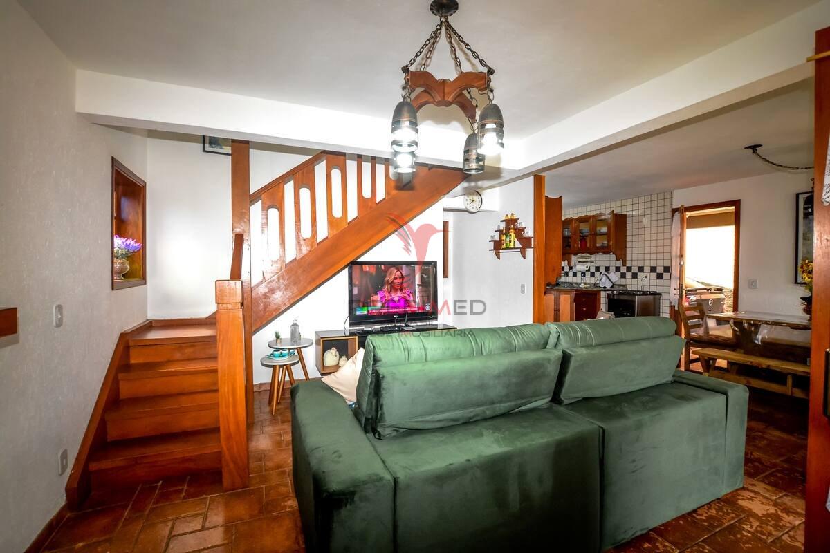 Vendo Casa de temporada completa em Monte Verde - MG  CAMANDUCAIA - 