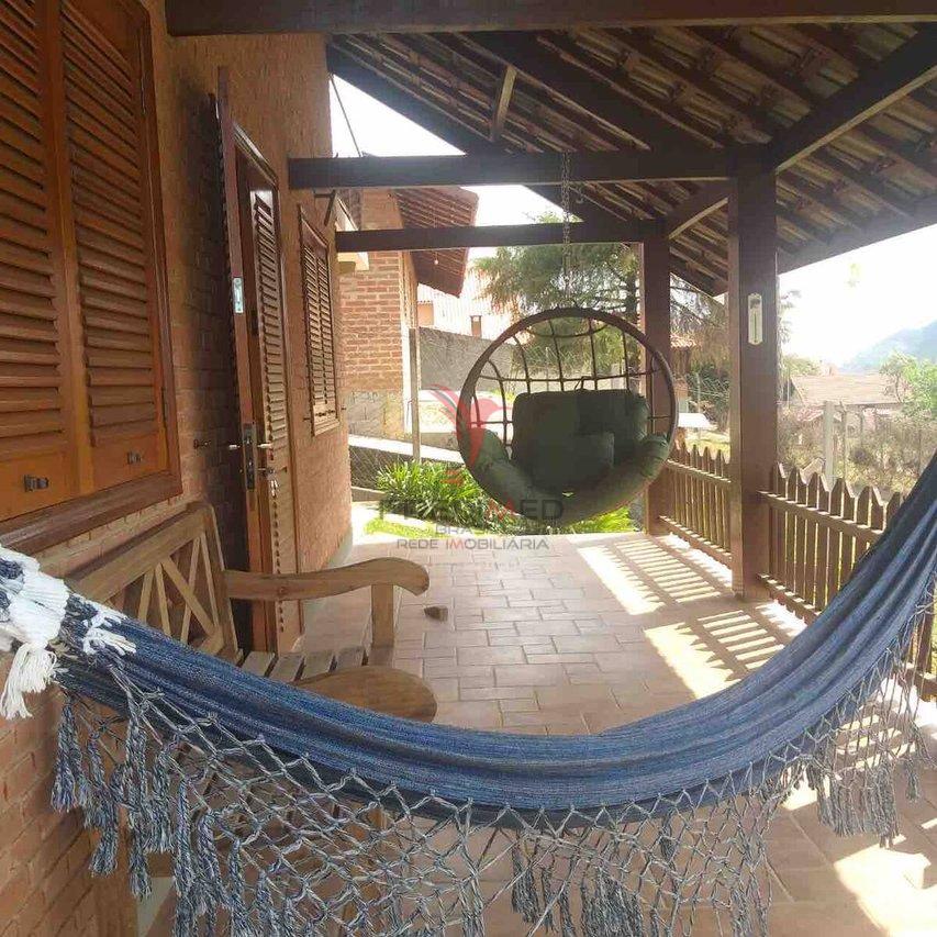 Vendo Casa de temporada completa em Monte Verde - MG  CAMANDUCAIA - 