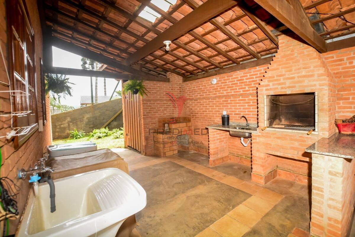 Vendo Casa de temporada completa em Monte Verde - MG  CAMANDUCAIA - 