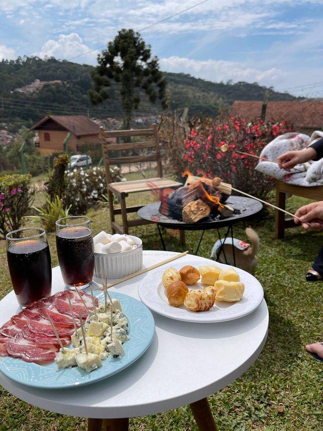 Vendo Casa de temporada completa em Monte Verde - MG  CAMANDUCAIA - 