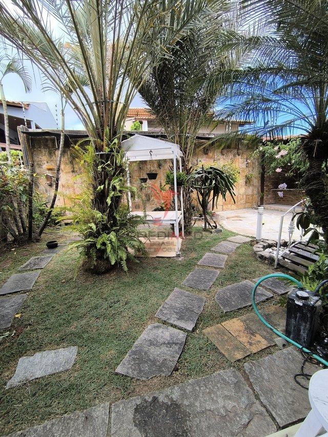 Linda casa com Jardim, 4 quartos , sendo 3 Suites , 4 Vagas, no Bairro Capim Macio, Natal Rua Engenheiro Nelson Bahia Natal - 