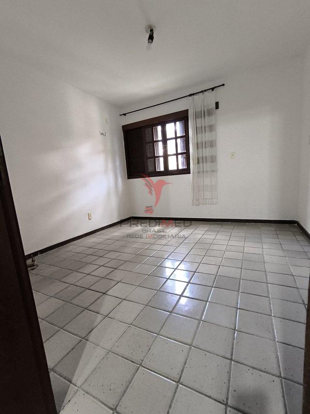 Linda casa com Jardim, 4 quartos , sendo 3 Suites , 4 Vagas, no Bairro Capim Macio, Natal Rua Engenheiro Nelson Bahia Natal - 