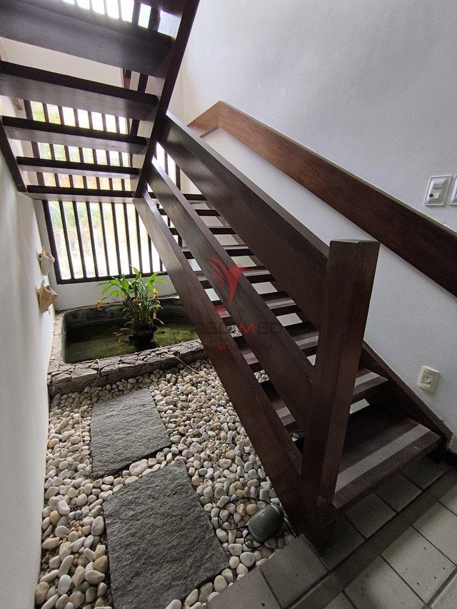 Linda casa com Jardim, 4 quartos , sendo 3 Suites , 4 Vagas, no Bairro Capim Macio, Natal Rua Engenheiro Nelson Bahia Natal - 