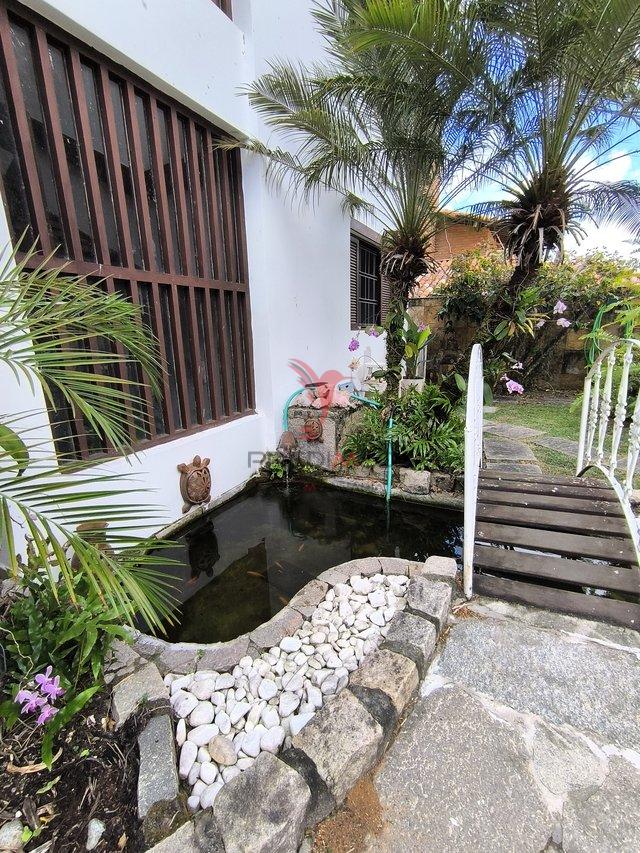 Linda casa com Jardim, 4 quartos , sendo 3 Suites , 4 Vagas, no Bairro Capim Macio, Natal Rua Engenheiro Nelson Bahia Natal - 