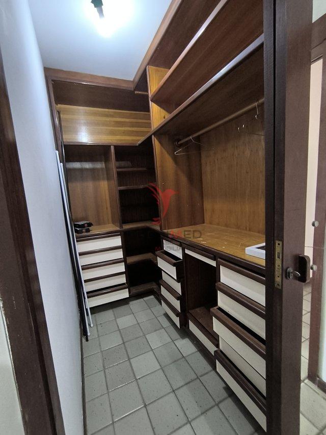 Linda casa com Jardim, 4 quartos , sendo 3 Suites , 4 Vagas, no Bairro Capim Macio, Natal Rua Engenheiro Nelson Bahia Natal - 