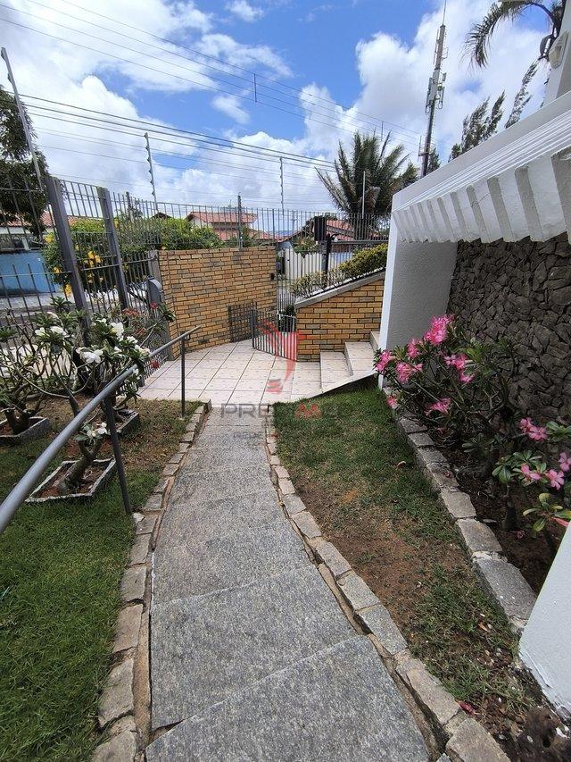 Linda casa com Jardim, 4 quartos , sendo 3 Suites , 4 Vagas, no Bairro Capim Macio, Natal Rua Engenheiro Nelson Bahia Natal - 