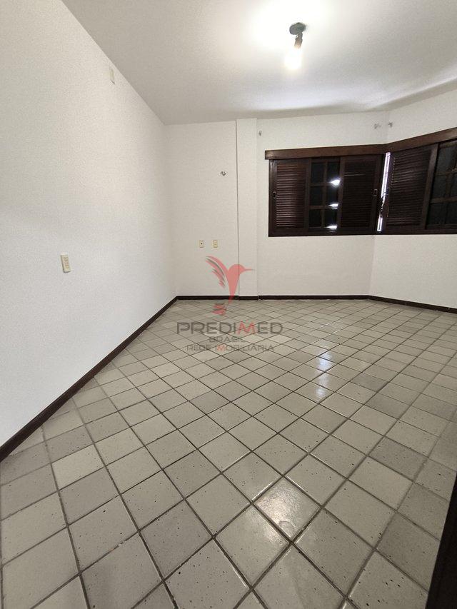 Linda casa com Jardim, 4 quartos , sendo 3 Suites , 4 Vagas, no Bairro Capim Macio, Natal Rua Engenheiro Nelson Bahia Natal - 