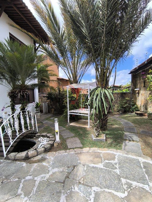 Linda casa com Jardim, 4 quartos , sendo 3 Suites , 4 Vagas, no Bairro Capim Macio, Natal Rua Engenheiro Nelson Bahia Natal - 