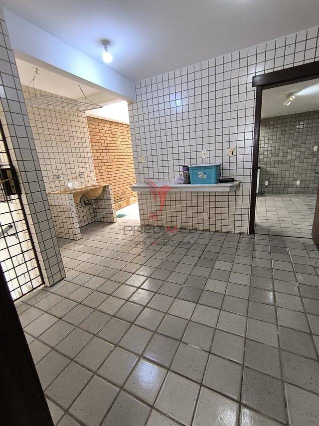 Linda casa com Jardim, 4 quartos , sendo 3 Suites , 4 Vagas, no Bairro Capim Macio, Natal Rua Engenheiro Nelson Bahia Natal - 