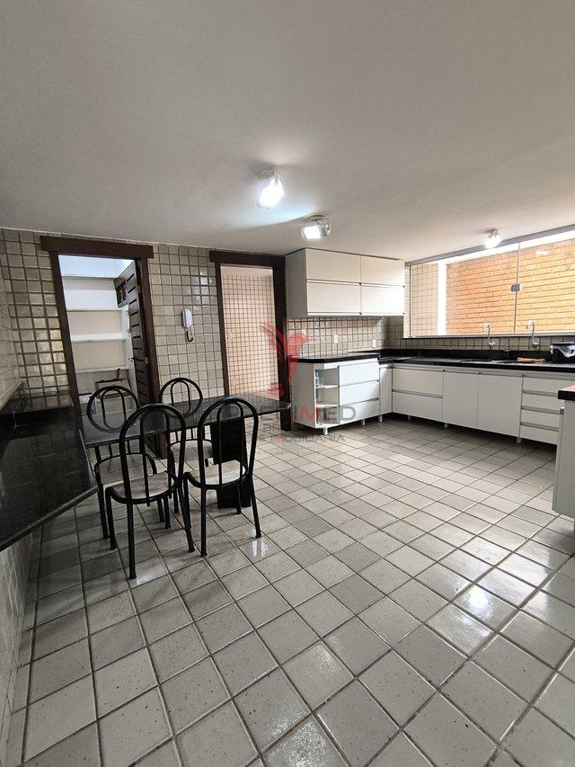 Linda casa com Jardim, 4 quartos , sendo 3 Suites , 4 Vagas, no Bairro Capim Macio, Natal Rua Engenheiro Nelson Bahia Natal - 