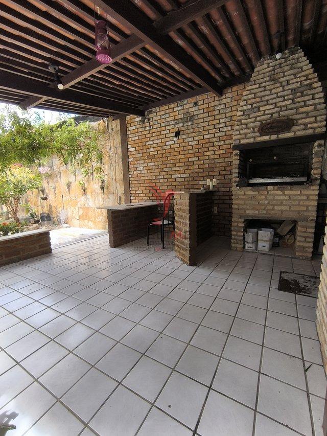 Linda casa com Jardim, 4 quartos , sendo 3 Suites , 4 Vagas, no Bairro Capim Macio, Natal Rua Engenheiro Nelson Bahia Natal - 