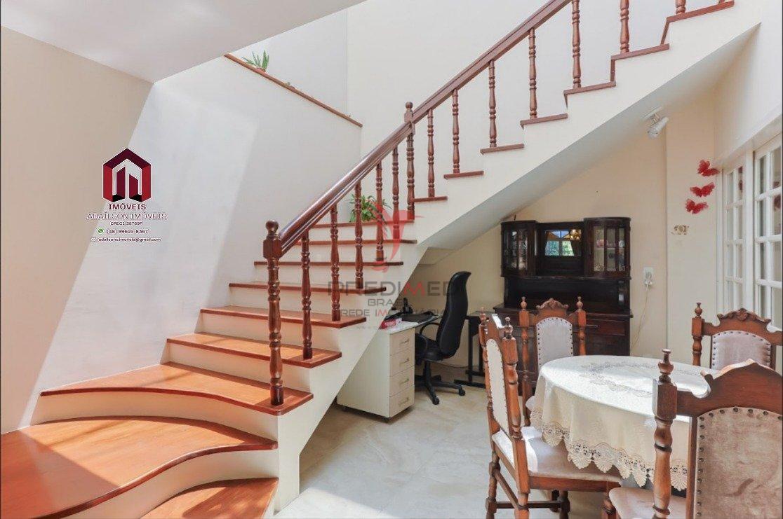 Casa a venda em Florianópolis SC Bairro Trindade com 4 quartos, sendo 2 suítes ,295m² Rua Capitão Pedro Bruno de Lima Florianópolis - 