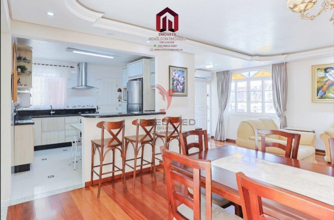 Casa a venda em Florianópolis SC Bairro Trindade com 4 quartos, sendo 2 suítes ,295m² Rua Capitão Pedro Bruno de Lima Florianópolis - 