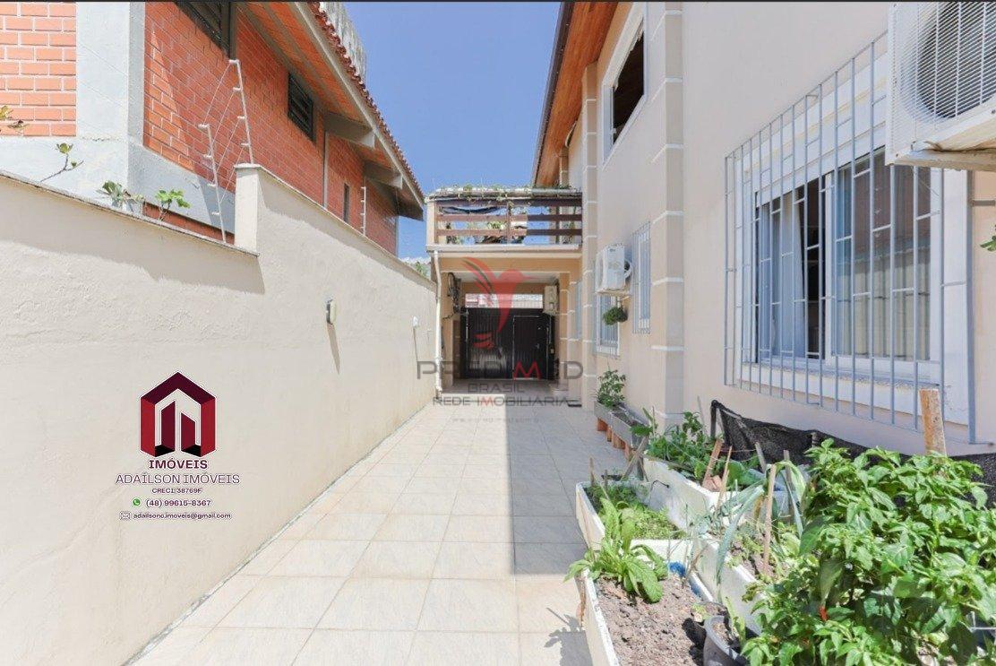 Casa a venda em Florianópolis SC Bairro Trindade com 4 quartos, sendo 2 suítes ,295m² Rua Capitão Pedro Bruno de Lima Florianópolis - 