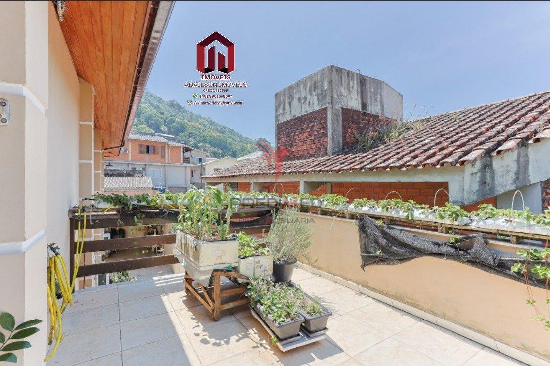 Casa a venda em Florianópolis SC Bairro Trindade com 4 quartos, sendo 2 suítes ,295m² Rua Capitão Pedro Bruno de Lima Florianópolis - 
