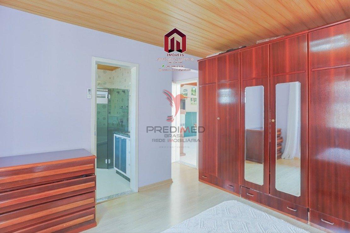 Casa a venda em Florianópolis SC Bairro Trindade com 4 quartos, sendo 2 suítes ,295m² Rua Capitão Pedro Bruno de Lima Florianópolis - 